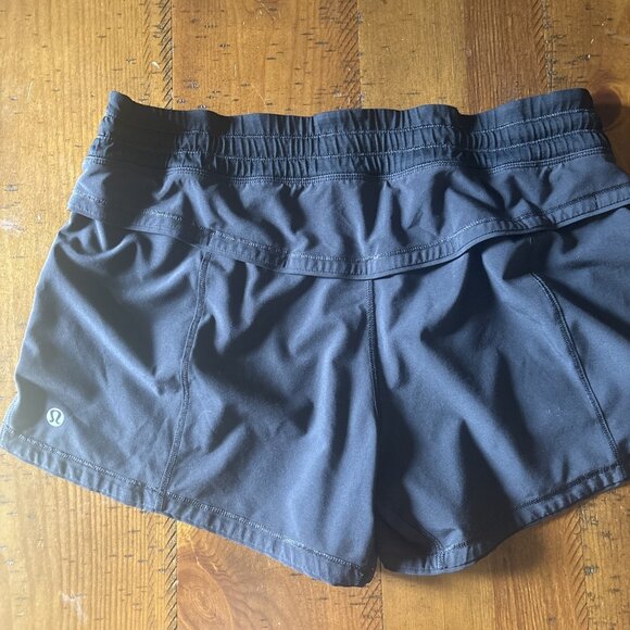 Lululemon Black Running Shorts Ladies Size 6 Zip Pocket - Picture 3 of 6